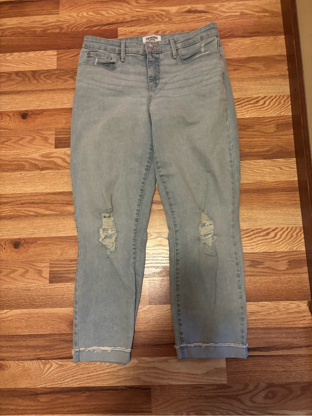 Levi’s Light Wash Distressed Boyfriend Women’s Jeans Size 10